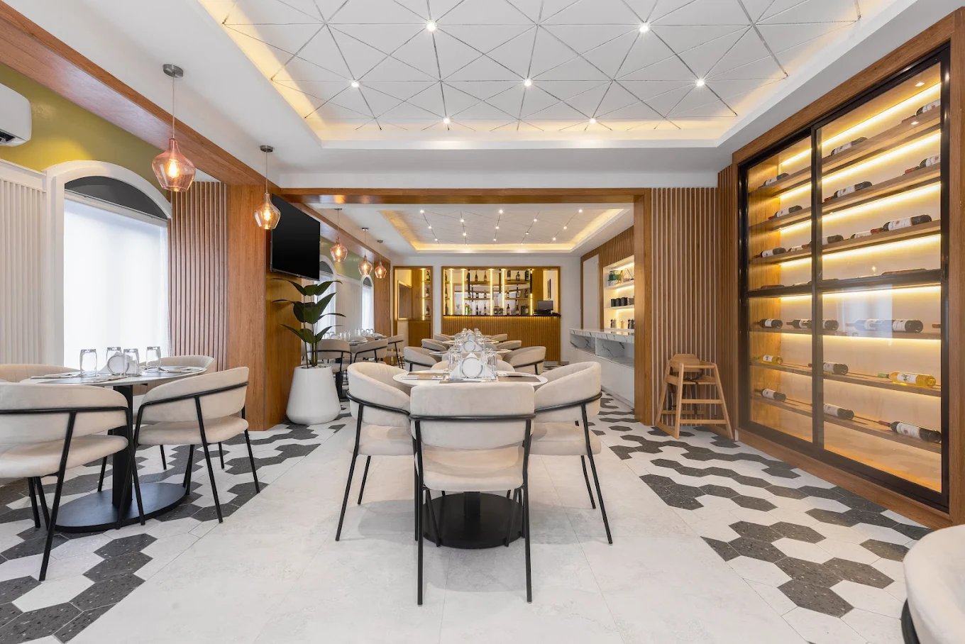 Ivy Lush Hotel, Warri — Restaurant