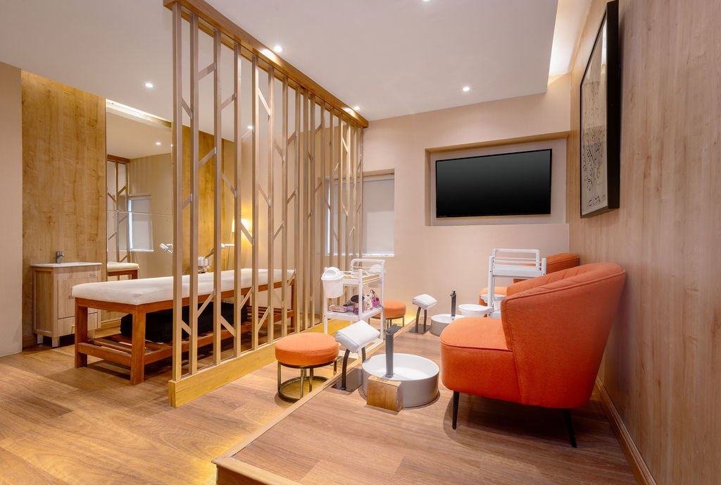 Ivy Lush Hotel, Warri — Suite lounge