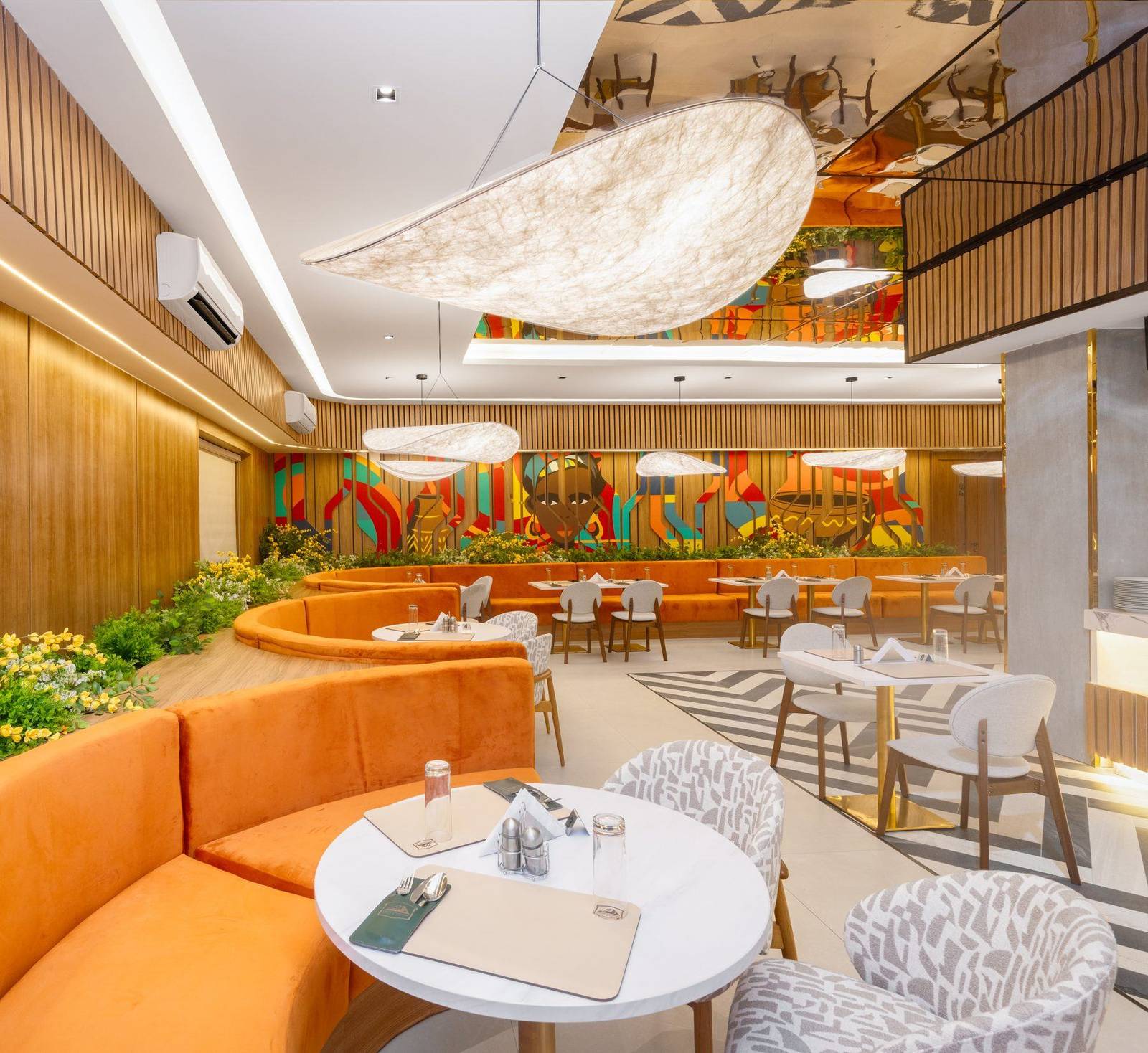 Obudu Centurion Hotel — Restaurant lounge seating