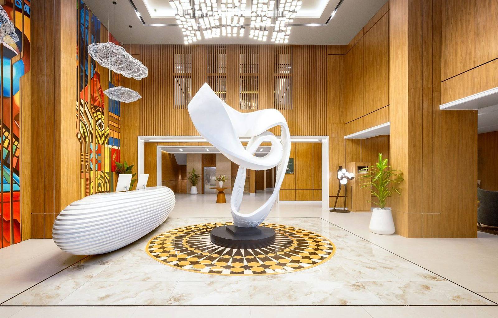 Obudu Centurion Hotel — Lobby & sculpture