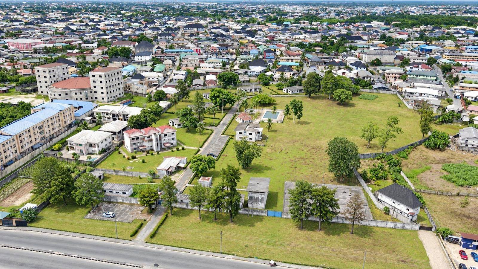 Jefferson Chateau site — Aerial view of the grounds